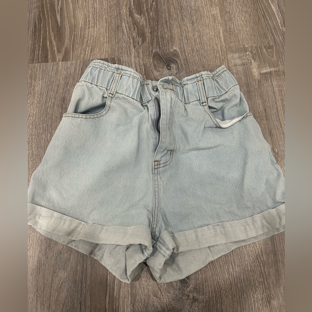 Light wash jean shorts.